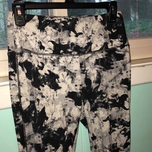 Black and white worrk out leggings